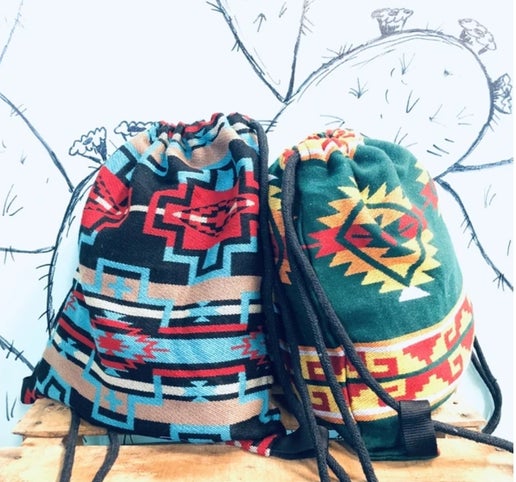 Mochila con cordón del suroeste