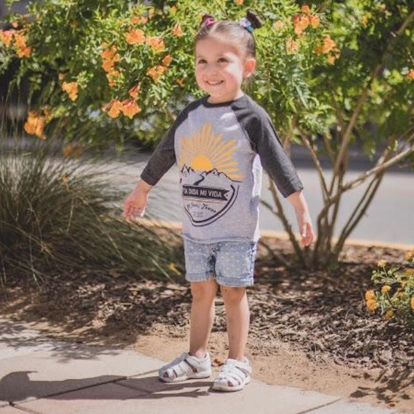 Ta Chida Mi Vida KIDS Baseball Tee